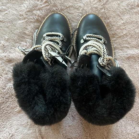 Express ankle boot. Black. Size 6. NWT. - Picture 4 of 5